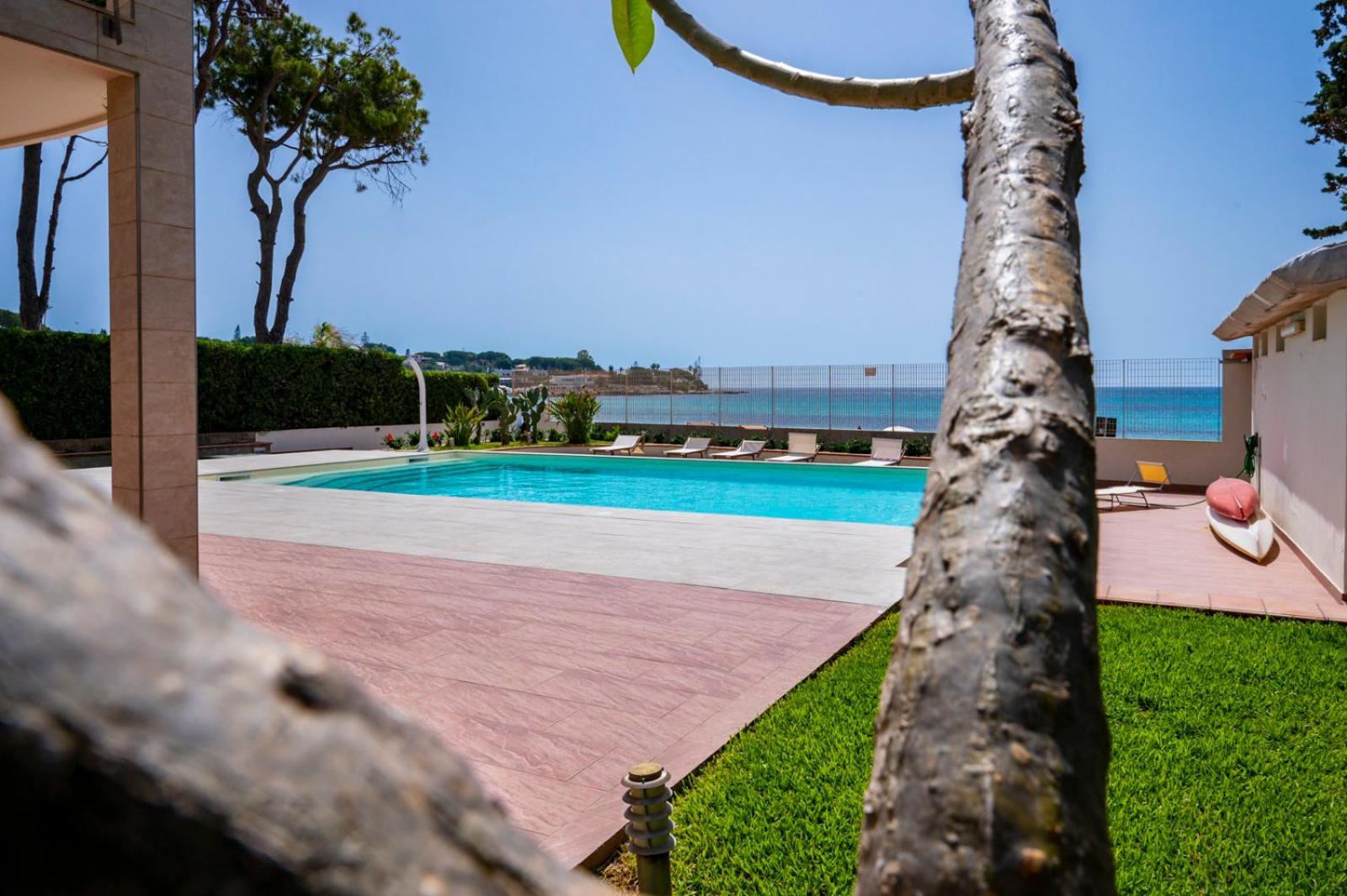 Calliope Pool Sea View Apartment