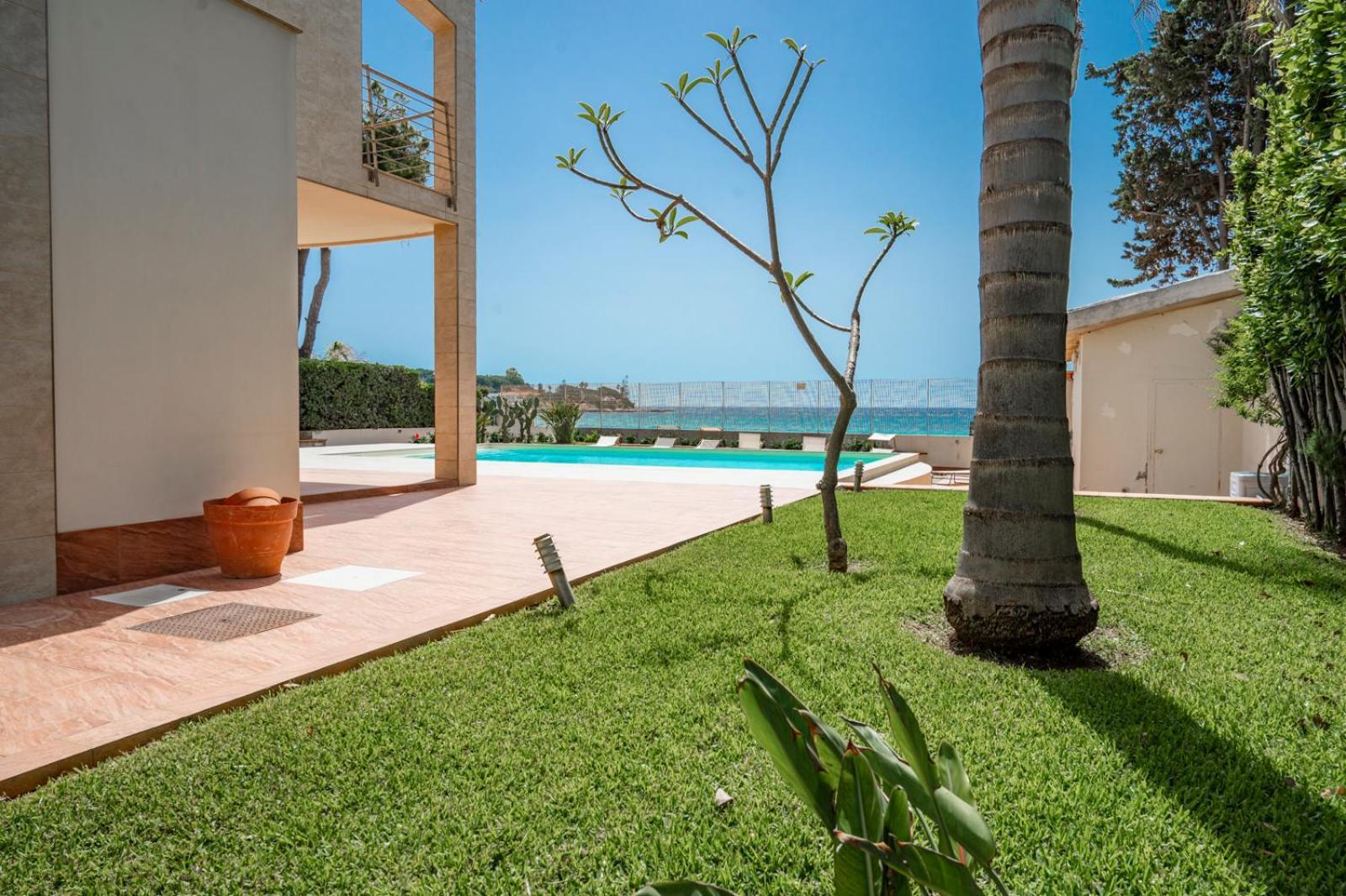 Calliope Pool Sea View Apartment *